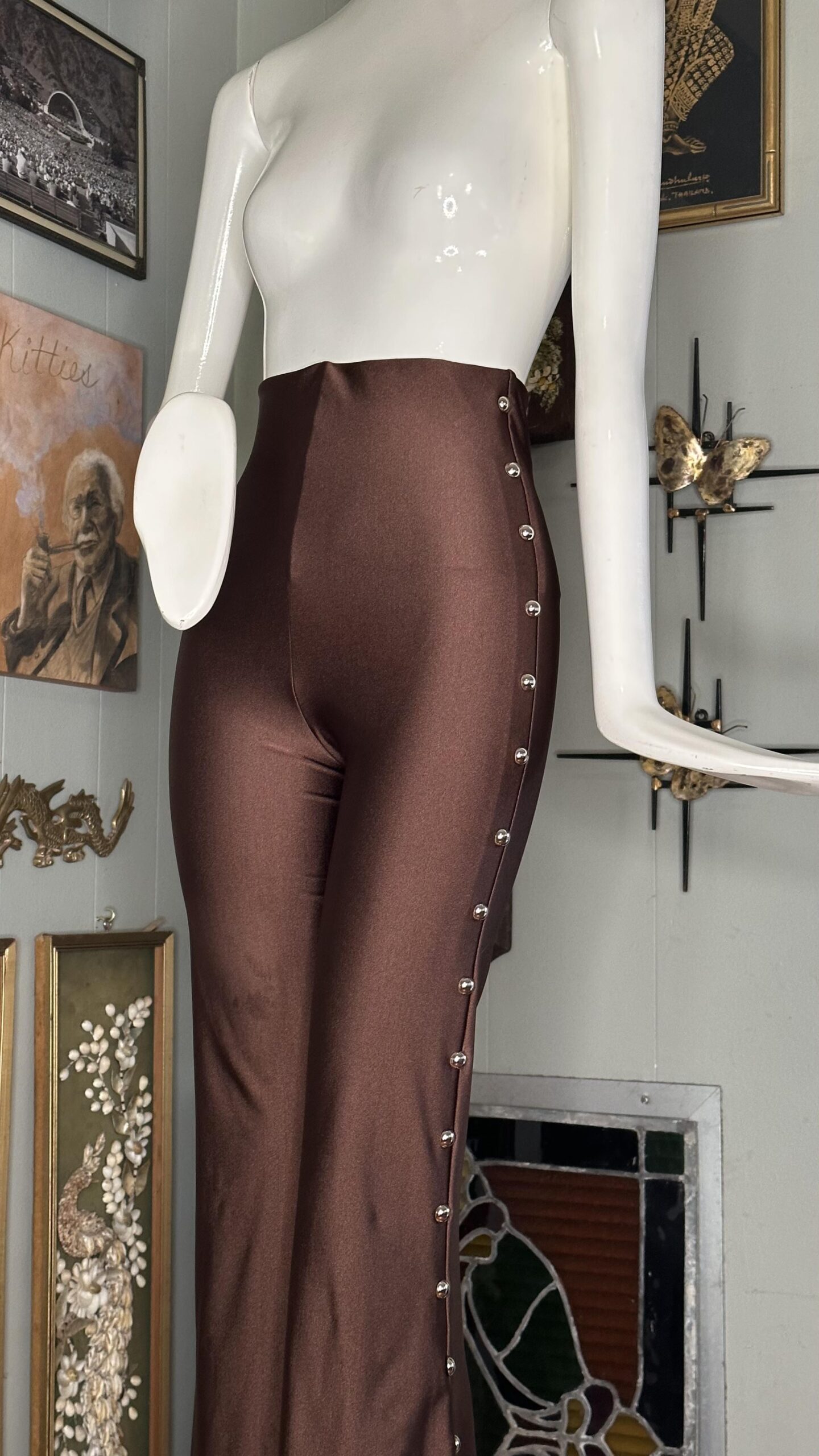 RTS +++ Medium Traditional in Shiny Chocolate Brown with Silver Side Studs // Inseam 33 - Image 3