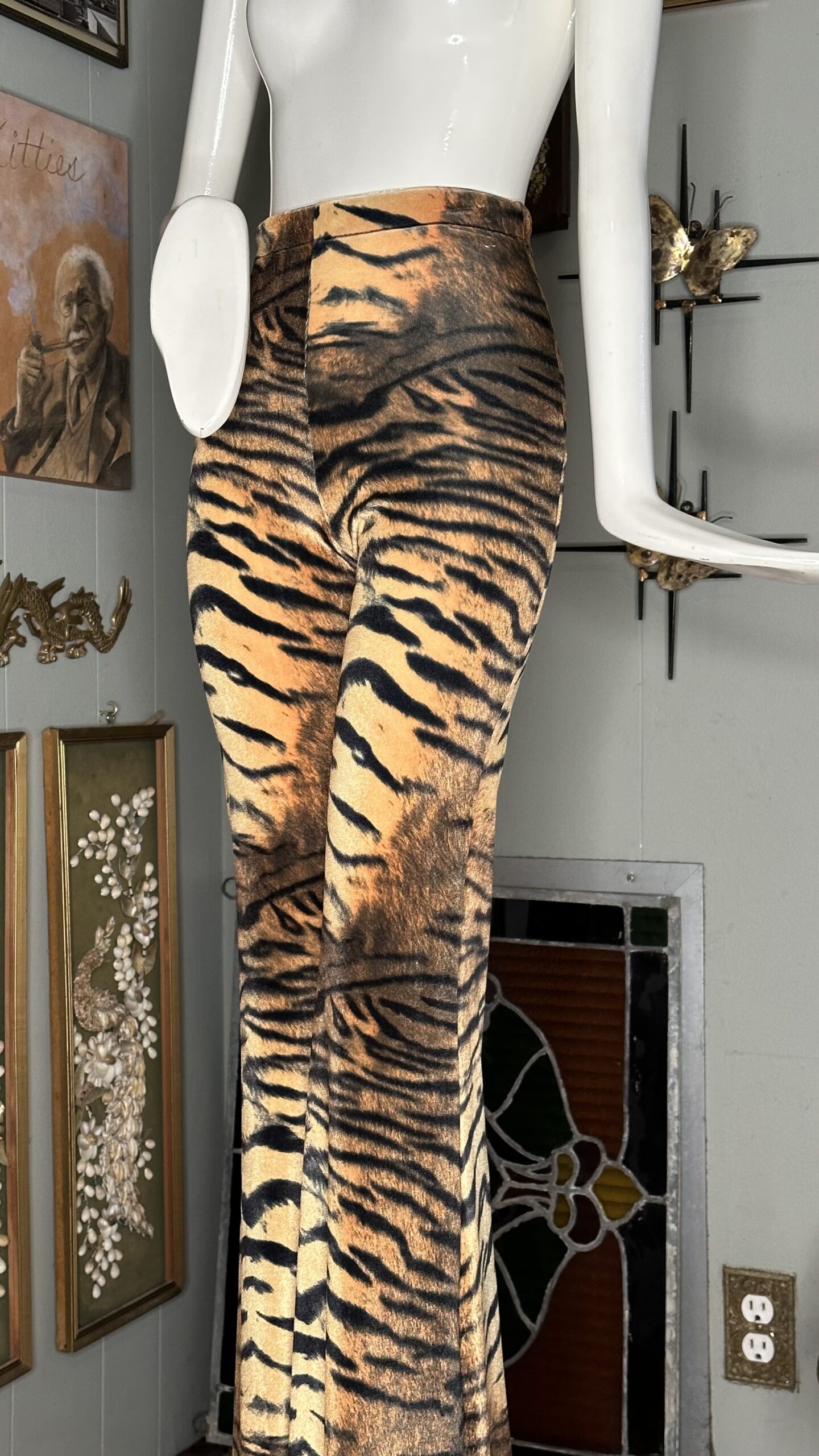 RTS +++ XSmall Tiger velvet // inseam 32 - Image 4