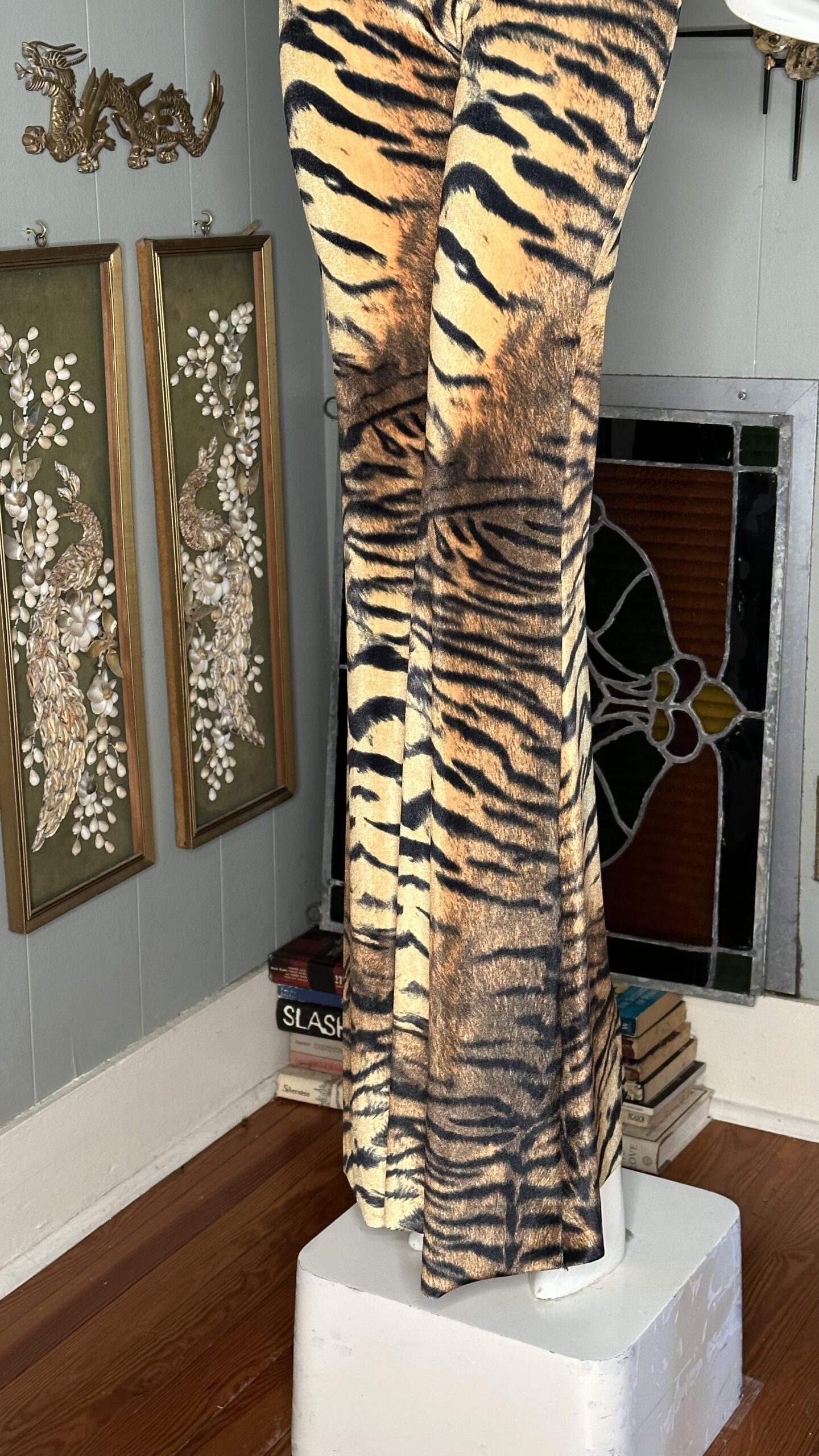 RTS +++ XSmall Tiger velvet // inseam 32 - Image 5