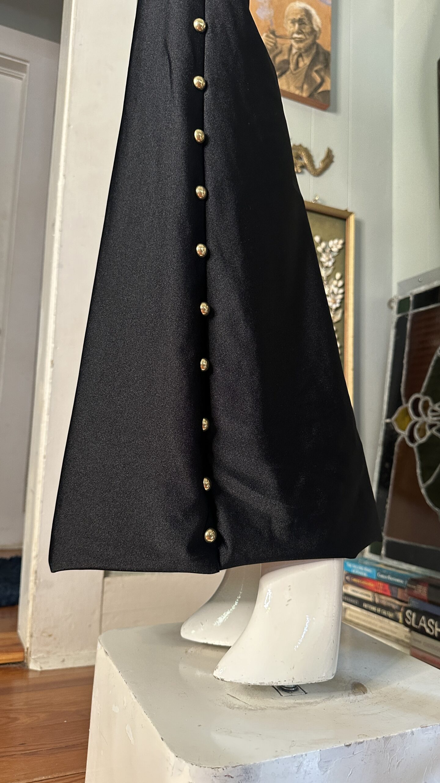 RTS +++ Medium Traditional Shiny Black with Front Expossed Zipper, Gold Side Studs // 34" - Image 5