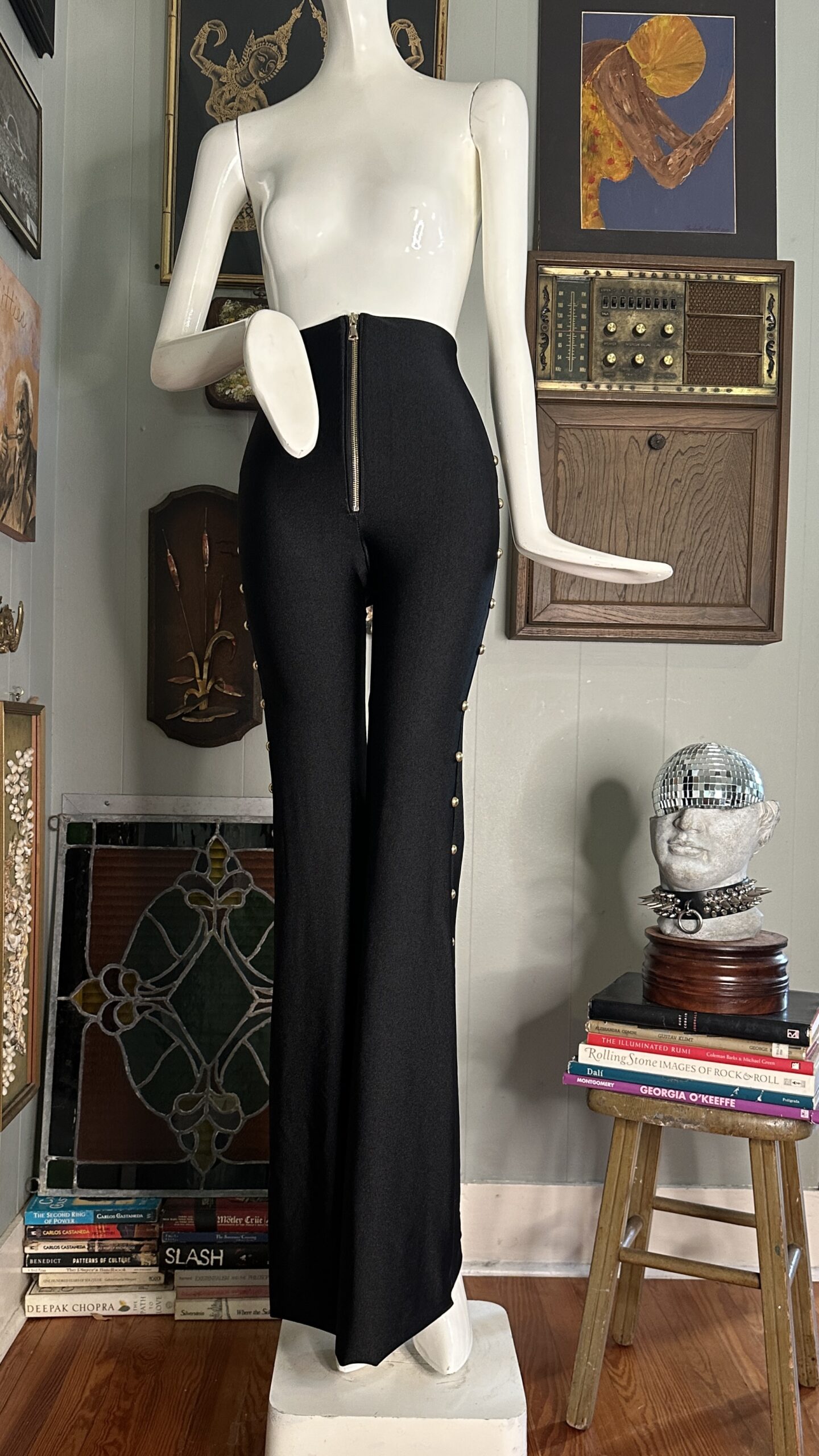 RTS +++ Medium Traditional Shiny Black with Front Expossed Zipper, Gold Side Studs // 34" - Image 2