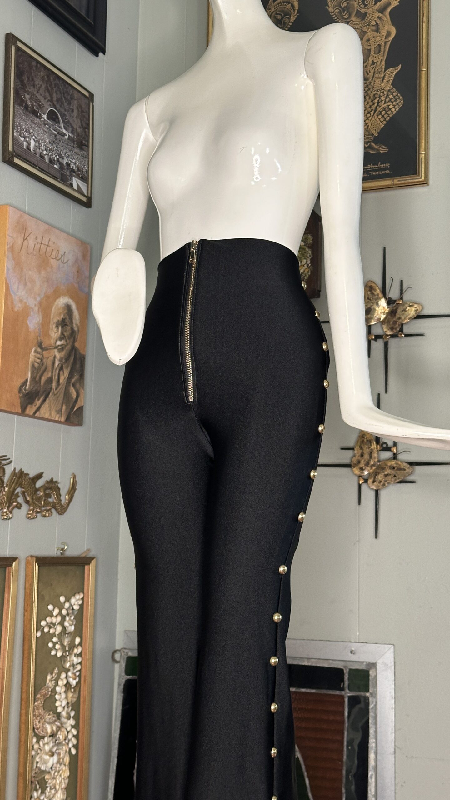 RTS +++ Medium Traditional Shiny Black with Front Expossed Zipper, Gold Side Studs // 34" - Image 3