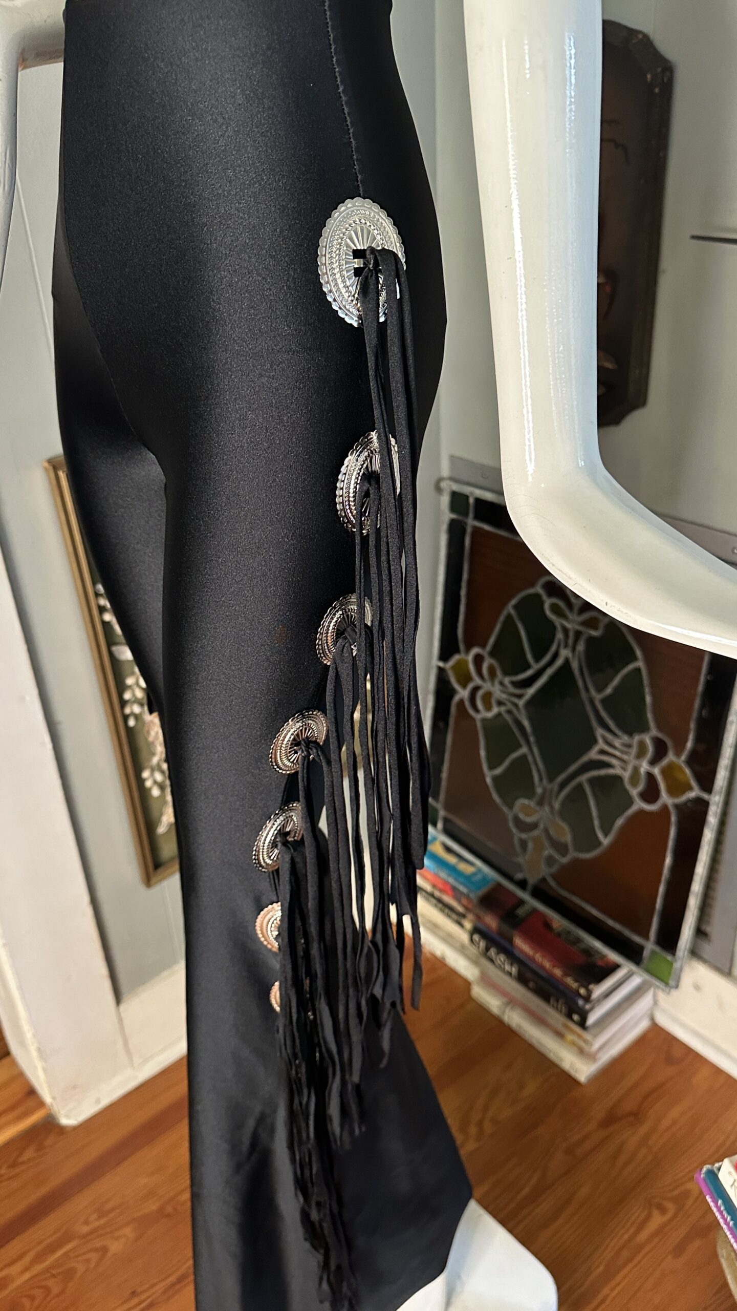 RTS +++ Medium Traditional Shiny black with Conchos & X-long Fringe // 35” - Image 3